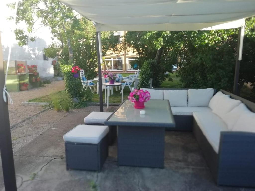 Posezení v ubytování Boleta A 5 minutos de León, casa con jardín
