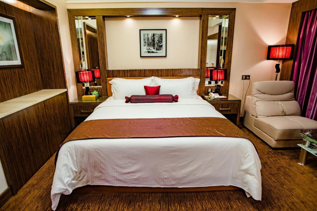 Postel nebo postele na pokoji v ubytování Nanyang King's Gate Hotel--Free Shuttle Service to Canton Fair