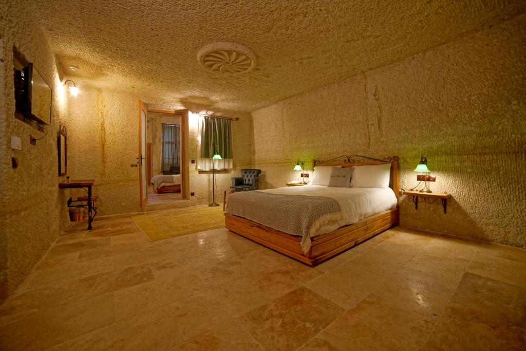Postel nebo postele na pokoji v ubytování Design Cave Hotel