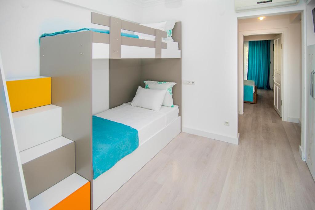 Postel nebo postele na pokoji v ubytování Ocean Blue High Class Hotel & SPA