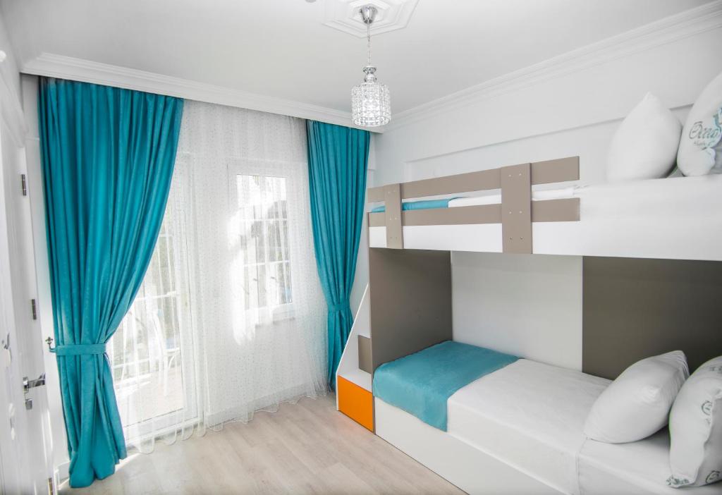 Postel nebo postele na pokoji v ubytování Ocean Blue High Class Hotel & SPA