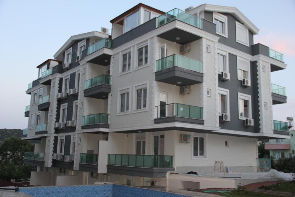 Mina Suit Apart - Housity