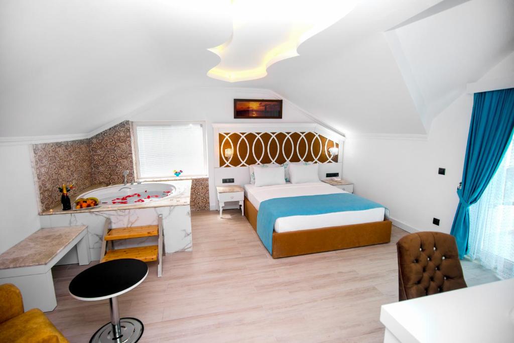 Postel nebo postele na pokoji v ubytování Ocean Blue High Class Hotel & SPA