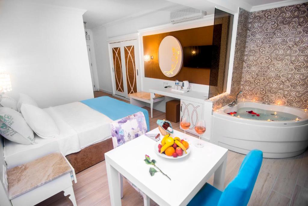 Jídlo v hotelu nebo okolí