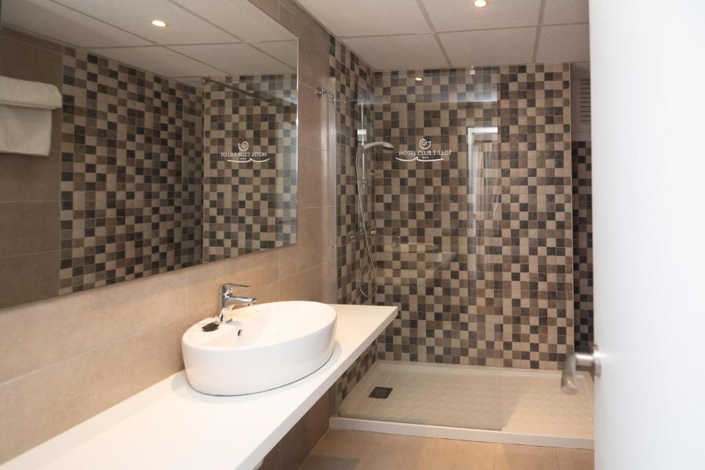 Kúpeľňa v ubytovaní Hotel Club S'Illot