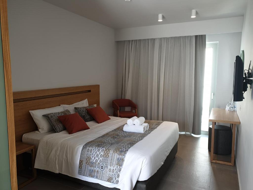Postel nebo postele na pokoji v ubytování Adele Beach Hotel