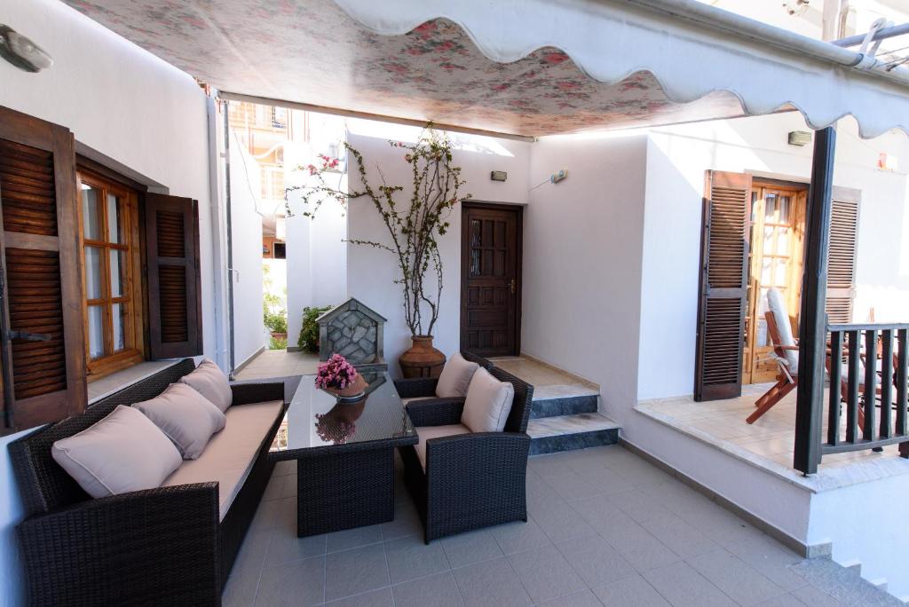 Posezení v ubytování Eleni Studios Neo Klima Skopelos