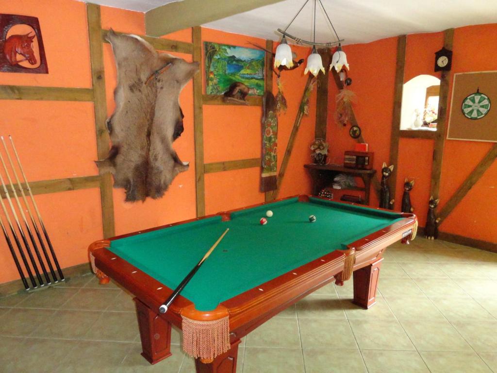 Biliardový stôl v ubytovaní Zagroda Cztery Wiatry