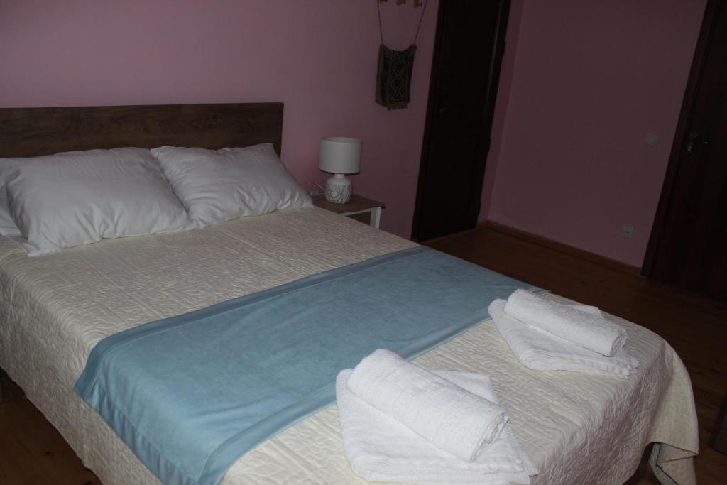 Postel nebo postele na pokoji v ubytování Village House