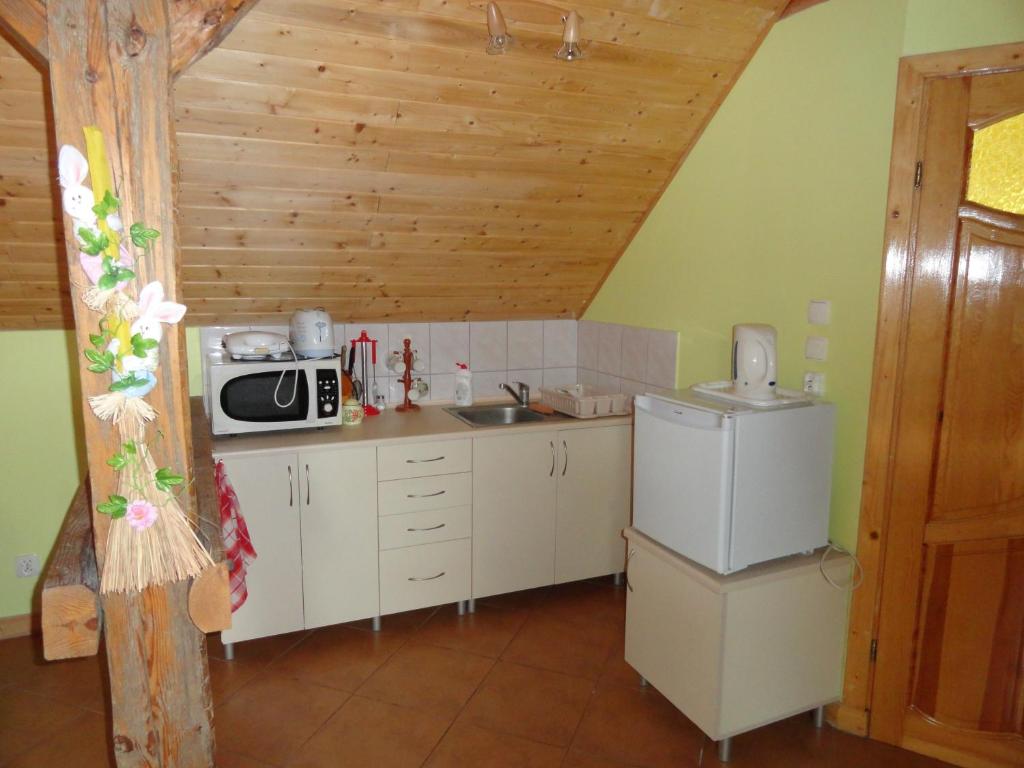 Kuchyňa alebo kuchynka v ubytovaní Zagroda Cztery Wiatry
