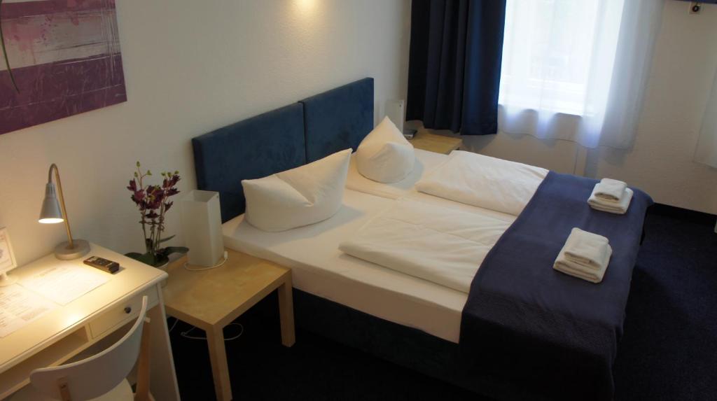 Postel nebo postele na pokoji v ubytování Hotel Seifert Berlin am Kurfürstendamm