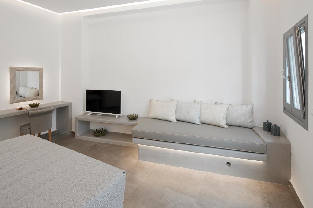 Een TV en/of entertainmentcenter bij Amara Suites Santorini
