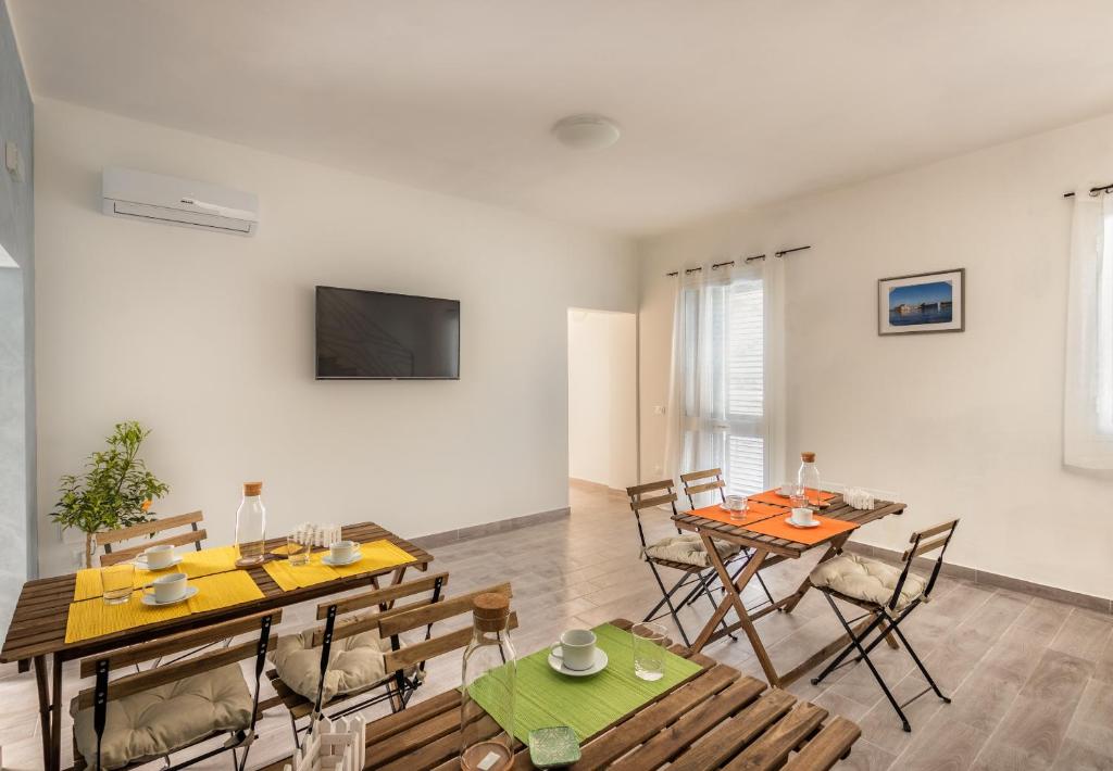 TV a/nebo společenská místnost v ubytování L'Antico Borgo B&B