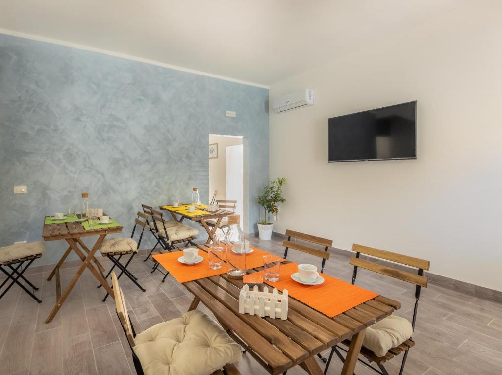 TV a/nebo společenská místnost v ubytování L'Antico Borgo B&B