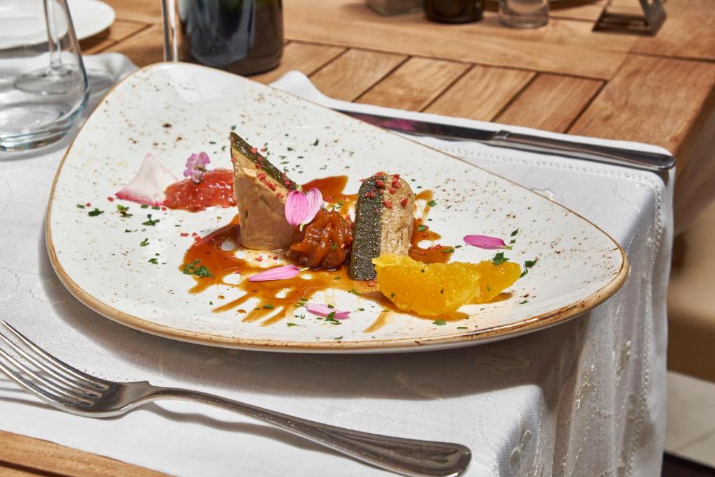 Comida en o cerca de este hotel