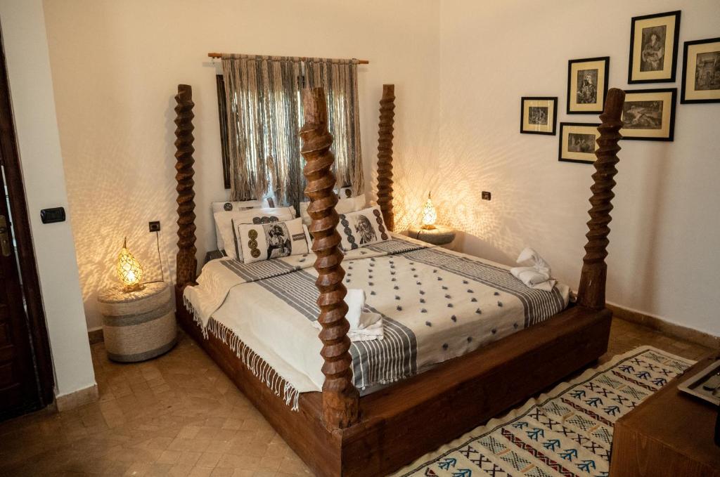 Postel nebo postele na pokoji v ubytování Riad les Ammonites and Spa