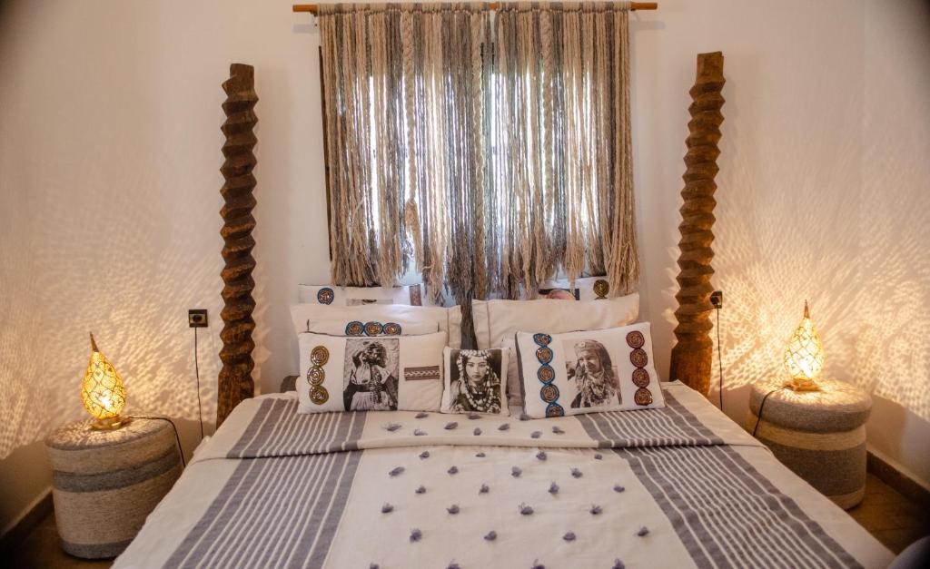 Postel nebo postele na pokoji v ubytování Riad les Ammonites and Spa