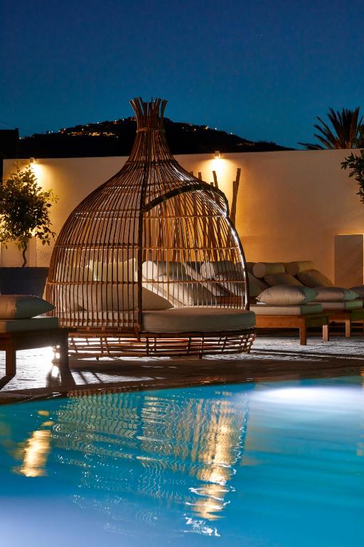 Het zwembad bij of vlak bij Amara Suites Santorini