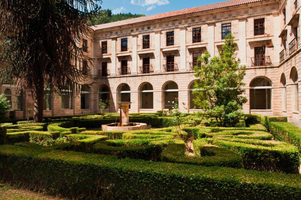 Jardín al aire libre en Parador de Corias