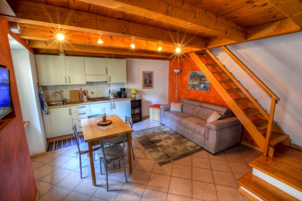 A kitchen or kitchenette at Casetta alla Corte