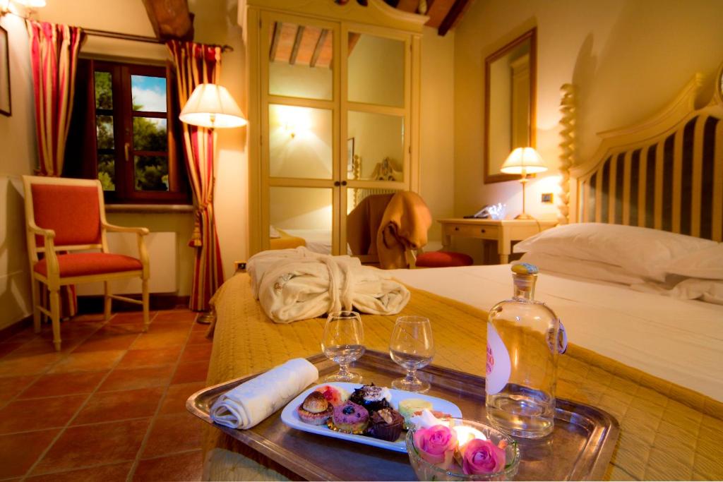 Łóżko lub łóżka w pokoju w obiekcie Castello di Leonina Relais - Adults Only