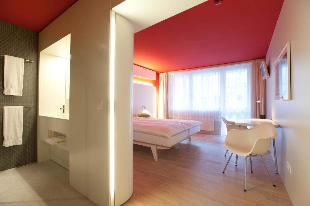 Hotel Dom, zentral - herzlich - sozial engagiert - Resim 1