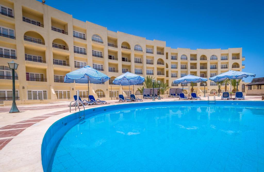 Bazén v ubytování Sunny Days Mirette Family Resort nebo v jeho okolí