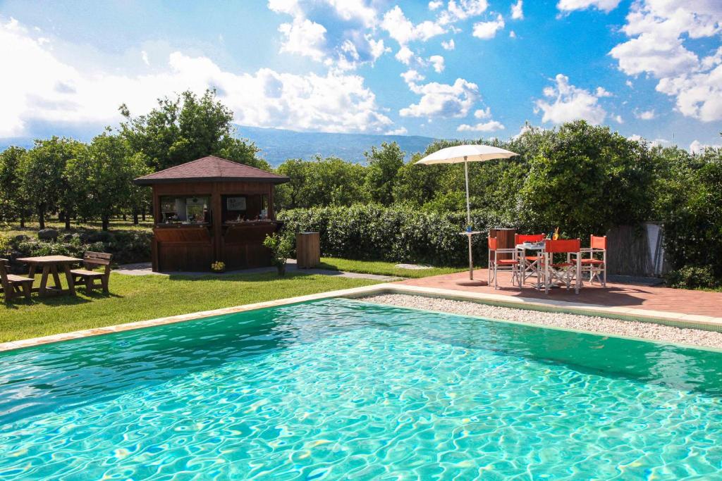 Bazén v ubytování Agriturismo Galea nebo v jeho okolí
