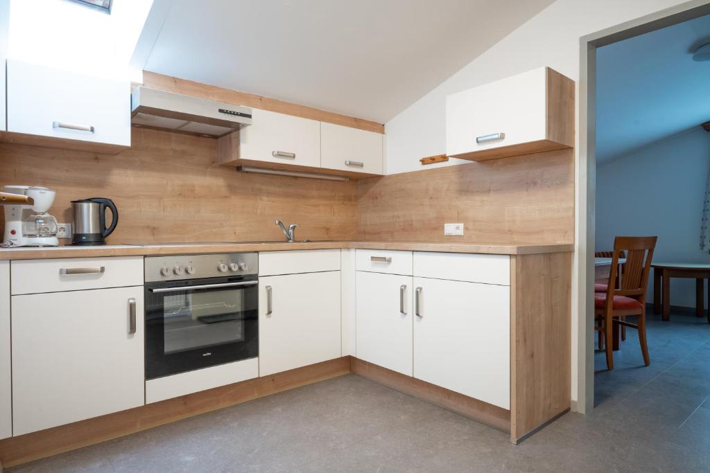 Kuchyňa alebo kuchynka v ubytovaní Seilergasse Apartments by we rent, SUMMERCARD INCLUDED