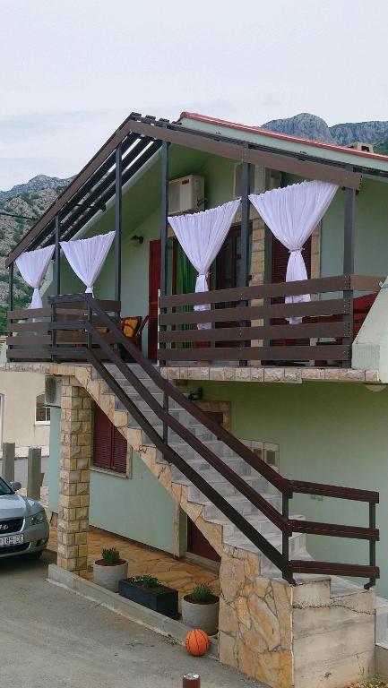 Budova, kde se apartmán nachází