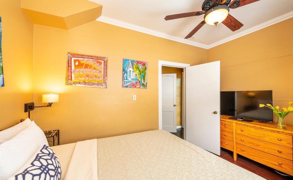 Postel nebo postele na pokoji v ubytování Rose Lane Villas