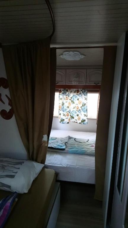 Postel nebo postele na pokoji v ubytování Camping Pitsoni