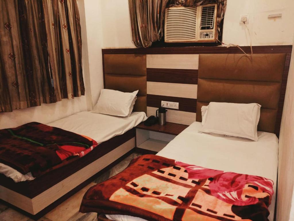 Postel nebo postele na pokoji v ubytování Hotel Marwari