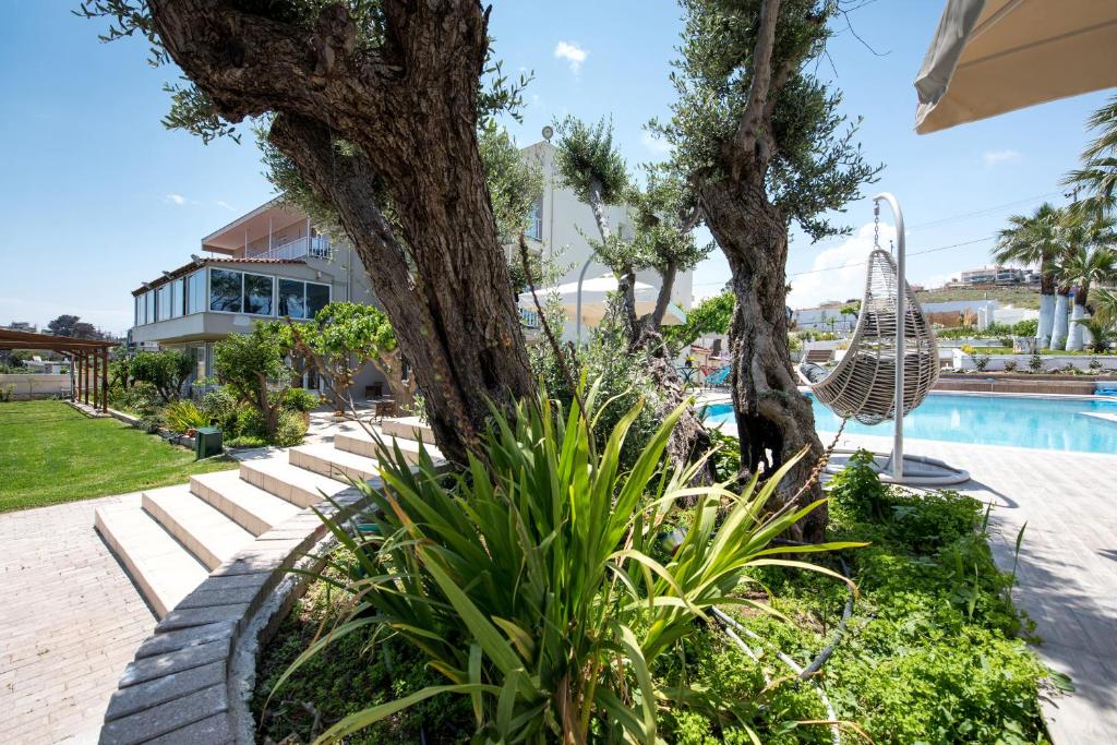 Bazén v ubytování Myrto Hotel nebo v jeho okolí