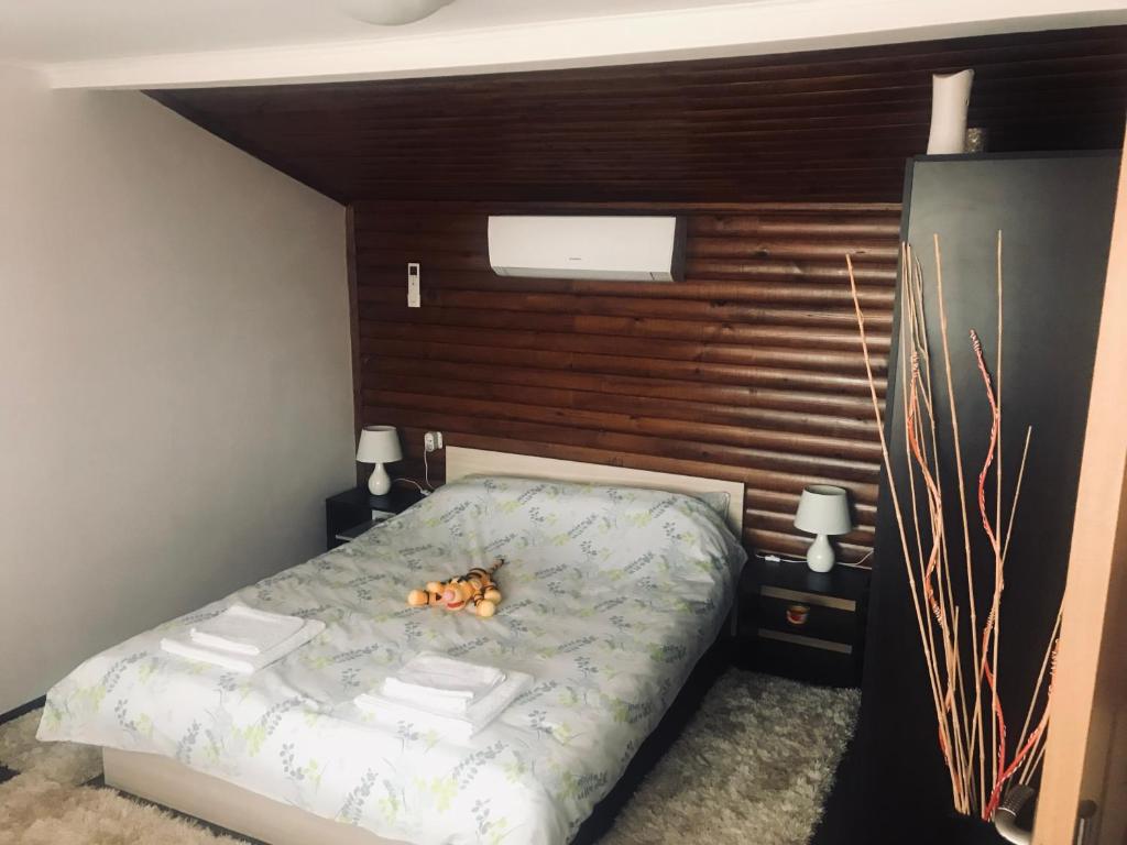 A bed or beds in a room at Guest house Grahlyov