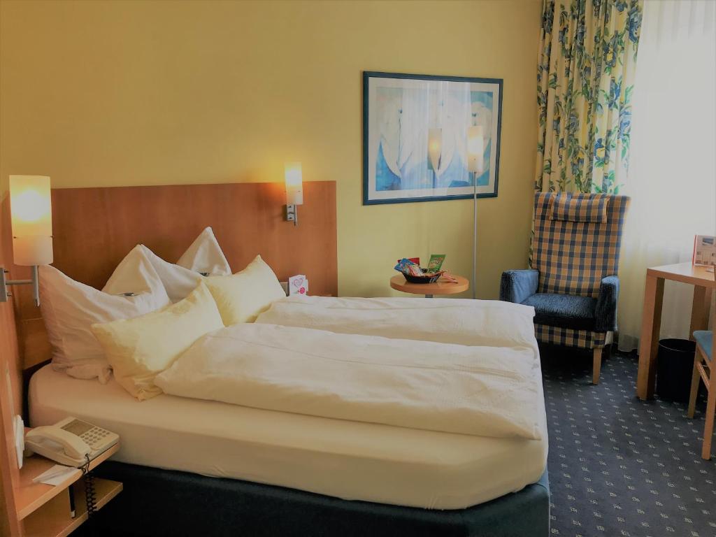 Postel nebo postele na pokoji v ubytování Hotel Möhringer Hof