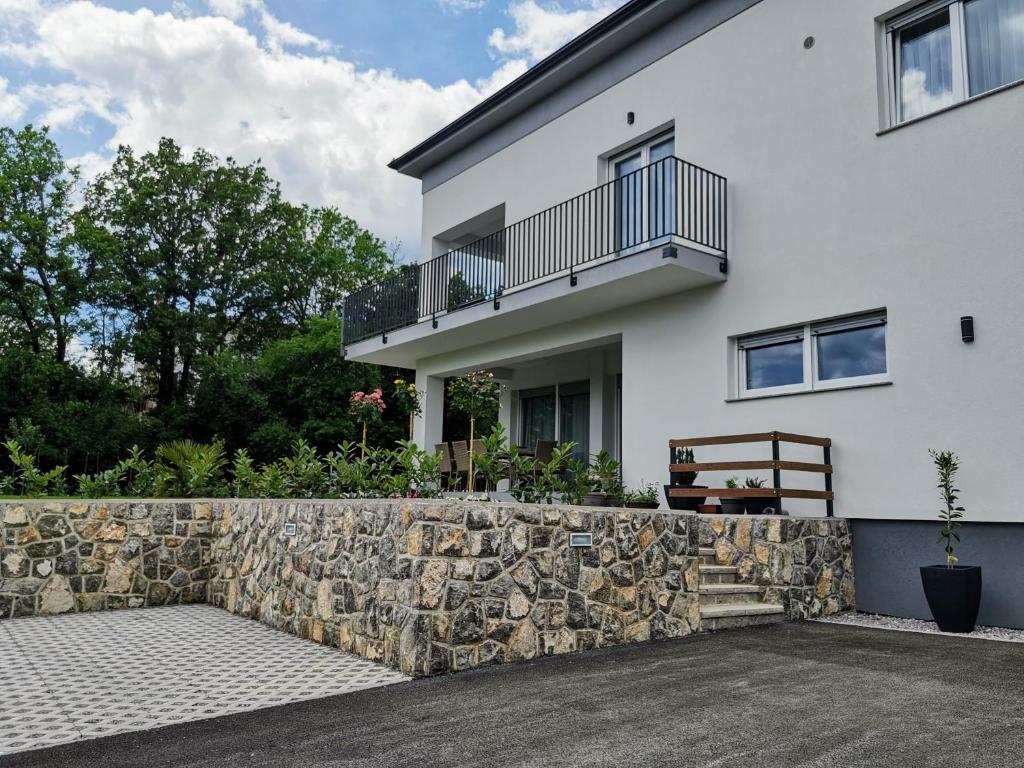 Budova, v ktorej sa apartmán nachádza