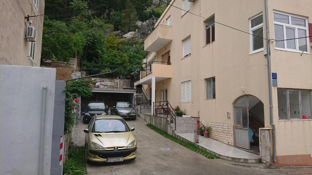 Budova, v ktorej sa apartmán nachádza