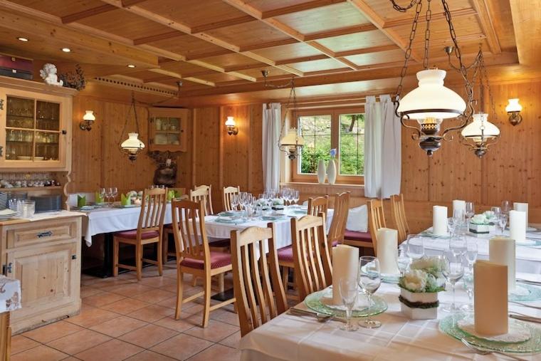 Restaurace v ubytování Hotel Gasthaus Schäfle