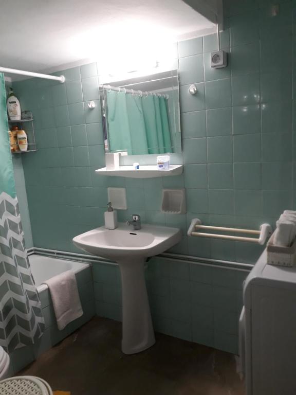 Kúpeľňa v ubytovaní Koukaki apartment near Acropolis