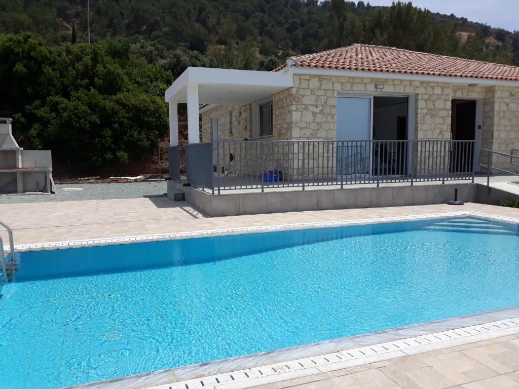 Bazén v ubytování Pomos Idol Exceptional Beach Villa nebo v jeho okolí