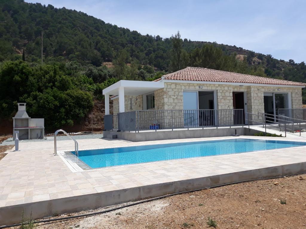 Bazén v ubytování Pomos Idol Exceptional Beach Villa nebo v jeho okolí