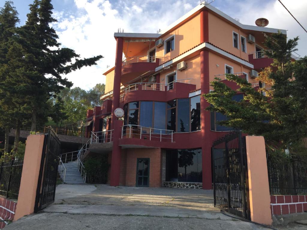 a building with a fence in front of it at Hotel Moris in Durrës