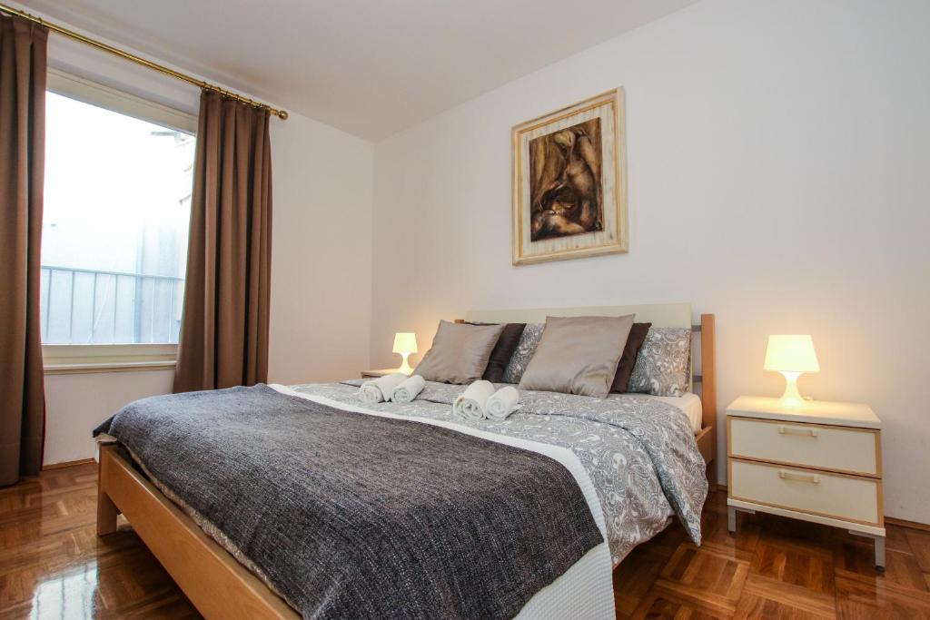 Postel nebo postele na pokoji v ubytování Apartment Gala with balcony and private parking