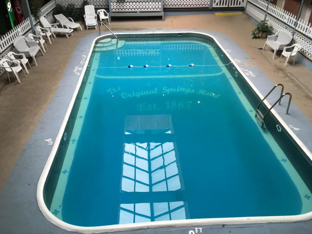 an empty swimming pool on top of a building at Original Springs Hotel in Okawville
