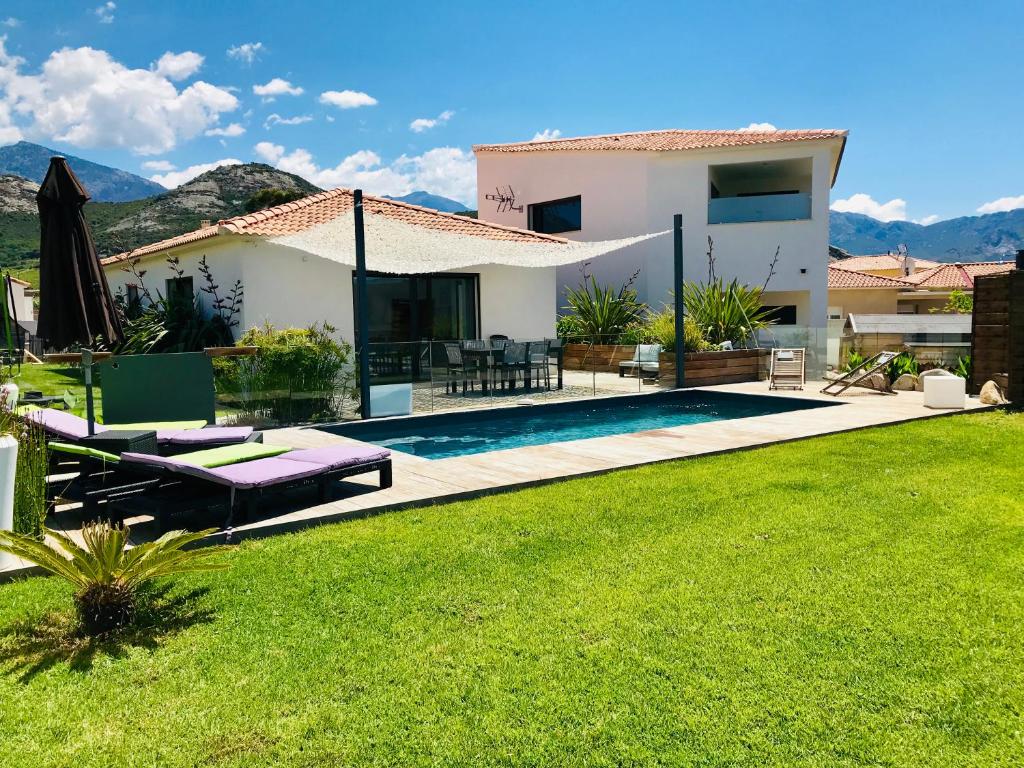 Πισίνα στο ή κοντά στο Villa entre Mer et Montagne...