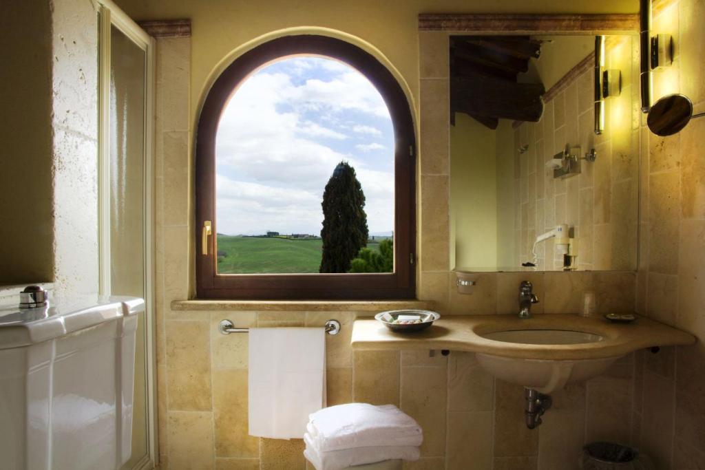 Łazienka w obiekcie Castello di Leonina Relais - Adults Only