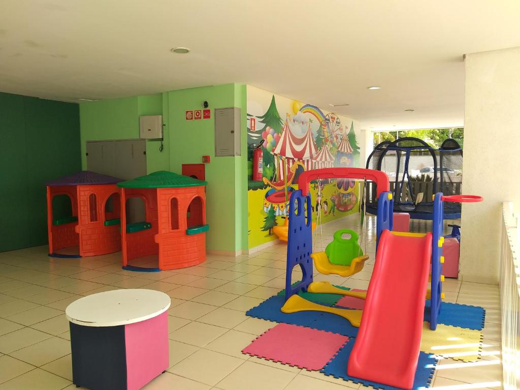  Apt alto padrão todo mobiliado e decorado em cond. Fechado