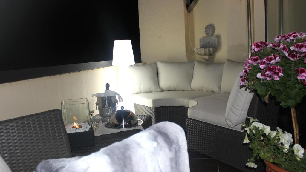 A seating area at Apartamento Area Mayor