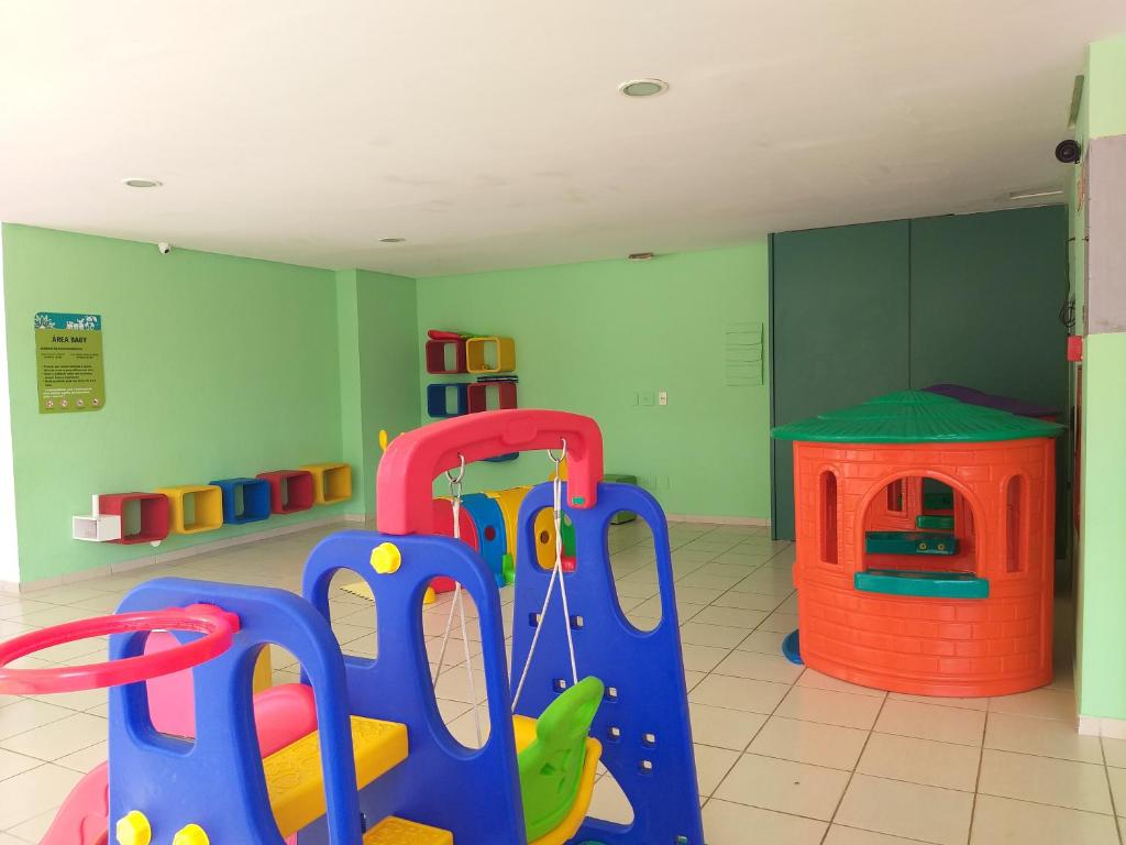  Apt alto padrão todo mobiliado e decorado em cond. Fechado